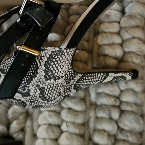 High heels - Picture 3 of 4